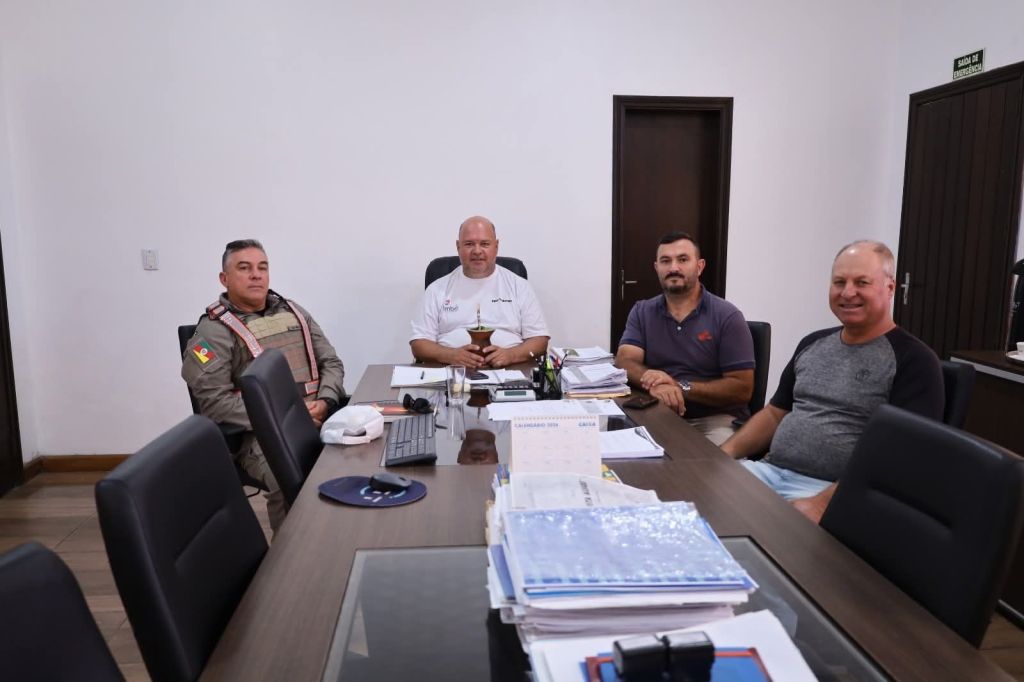 PREFEITO RECEBE COMANDANTE DO GRUPO RODOVIÁRIO DE&nbsp;XANGRI-LÁ